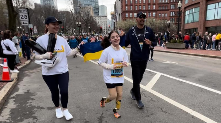 5 кілометрів на протезах: 12-річна Яна Степаненко здолала дистанцію Бостонського марафону