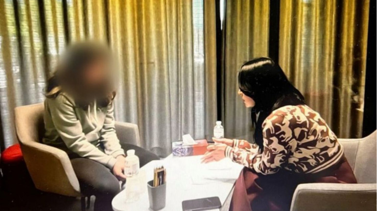 Допомагала ґвалтувати власну доньку: на Київщині затримали матір та її співмешканця