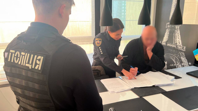 Фіктивні працівники: трьом експосадовцям КАІ вручили підозри за схему з мертвими душами