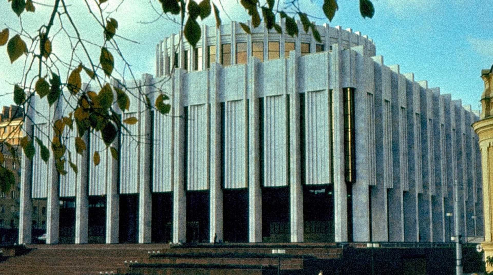 На місці Леніна: змінне і непозбувне в Українському Домі