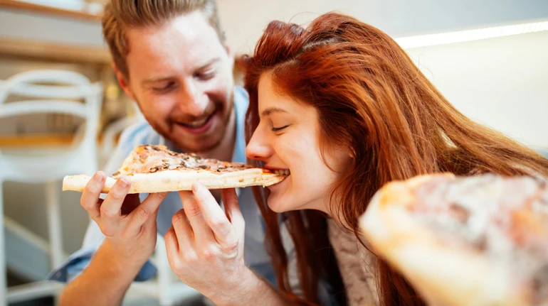 Чому ми не можемо встояти перед смачним перекусом, навіть коли ситі? Відповідь науковців