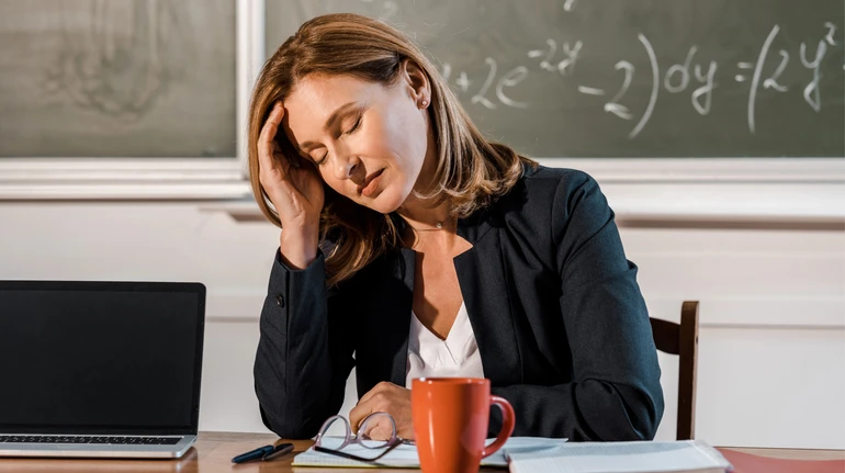 Діти знімають нецензурні відео про вчителів у TikTok: омбудсменка пояснила, як із цим боротися