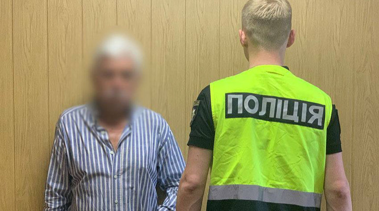 Напад на волонтерку в Києві: поліція затримала 73-річного зловмисника, його спільника шукають