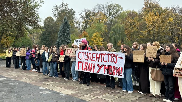 Студенти ЛНУ протестували через умови в одному з навчальних корпусів – ректор анонсував зміни