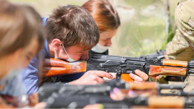 МОН схвалило посібник для оновленого Захисту України: чого навчатимуть на 8-годинних тренінгах