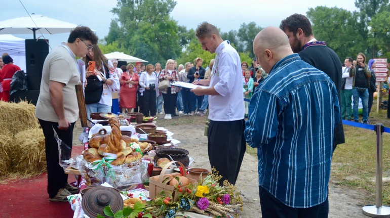 В Україні провели перший Чемпіонат борщу: хто переміг і як оцінювали страви