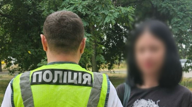 Правоохоронці притягнули до відповідальності киянку, яка в метро вигукувала Слава Росії