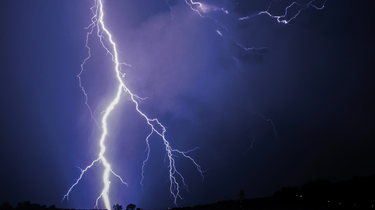 Літні грози в Україні: коли вщухнуть і чи варто готуватися до шквалів