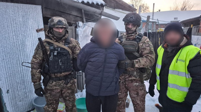 Познайомився онлайн і заманив до себе: на Сумщині чоловіку загрожує довічне за зґвалтування 13-річної