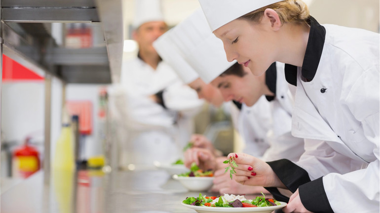 Задля реформи шкільного харчування: в Україні готуватимуть кухарів закладу освіти