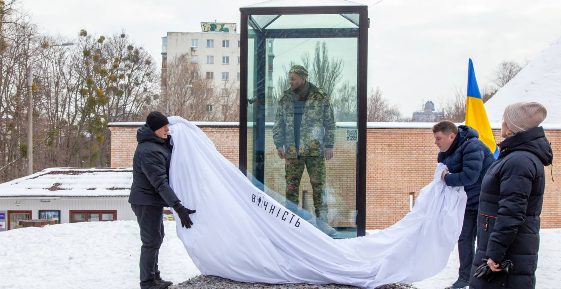 Аморальність реалізму: як не втратити людяність в процесі вшанування померлих героїв