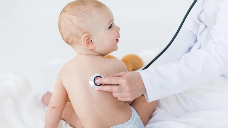 В Україні затвердили порядок супроводу дітей із ризиком патологій з перших місяців життя