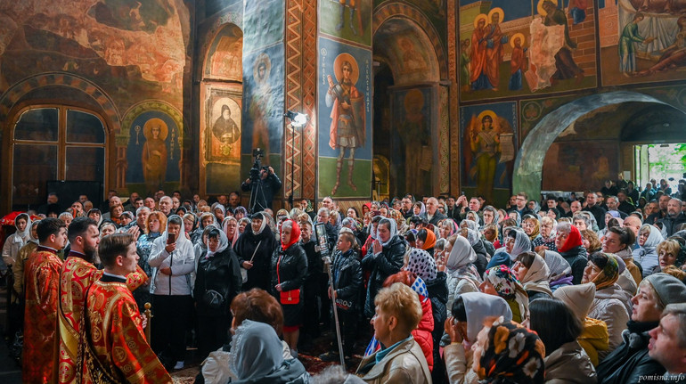 До давньоруської Кирилівської церкви нарешті повернули богослужіння українською