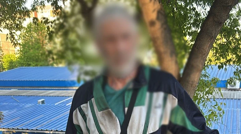 Ліз під спідницю: у Києві затримали 62-річного чоловіка, який домагався підлітки