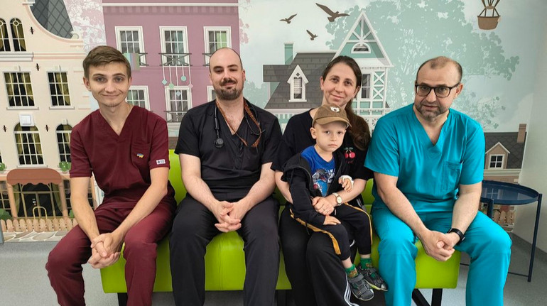 Велика пухлина в єдиній нирці: у Львові лікарі врятували трирічного хлопчика з рідкісною недугою