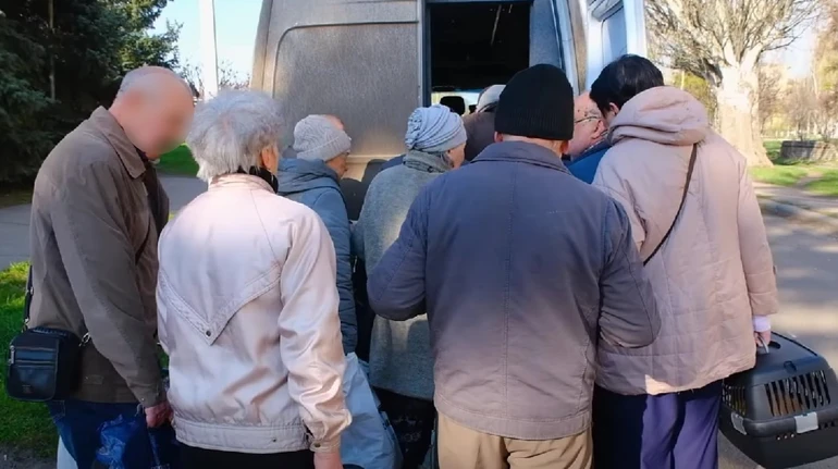 Жити нестерпно: з прифронту евакуювали 9 людей та їхніх домашніх улюбленців