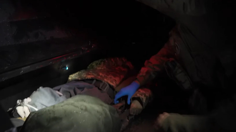 Військові з 7 спроби евакуювали бійця, який отримав поранення понад місяць тому: їм допоміг робот