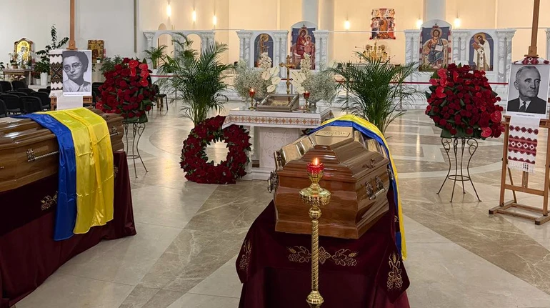 Прах лідера ОУН Мельника та його дружини вже в Києві: їх можна вшанувати у Патріаршому соборі УГКЦ