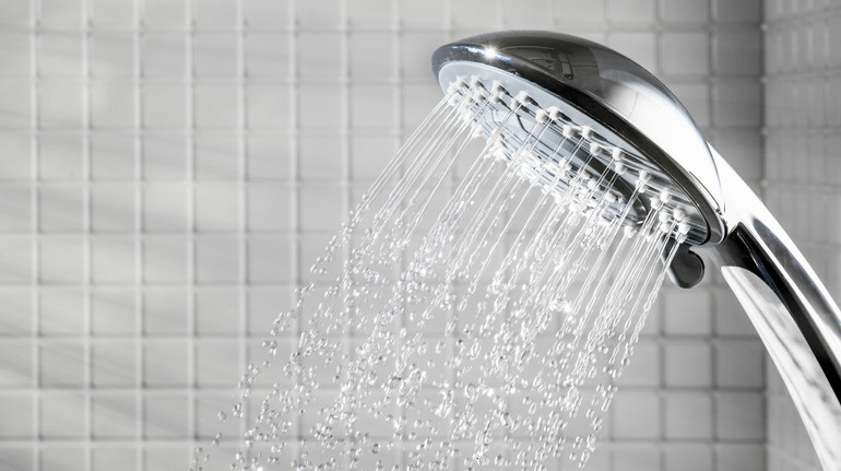Як контрастний душ впливає на організм та кому він потрібен