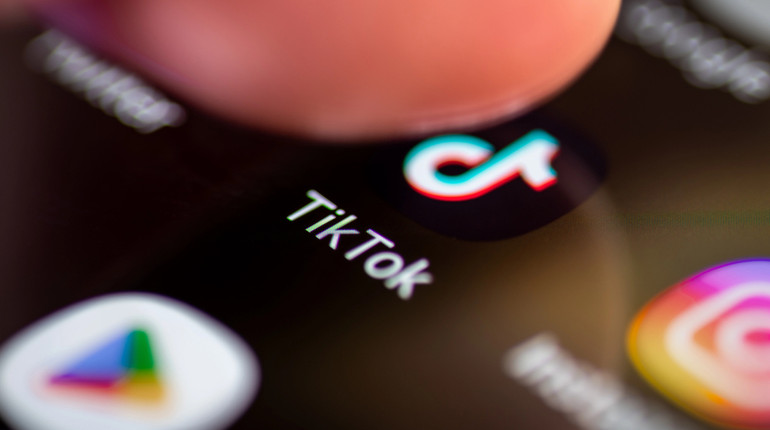 Нацполіція попереджає про TikTok-тренд із саморобними петардами: як вберегти від нього дітей