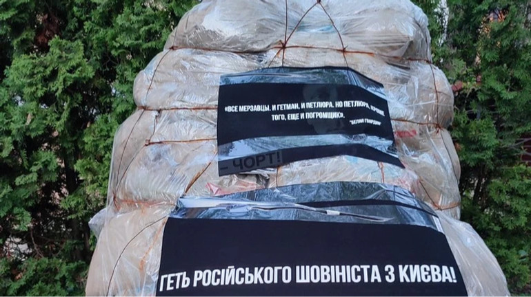 Пам'ятник Булгакову в Києві демонтують