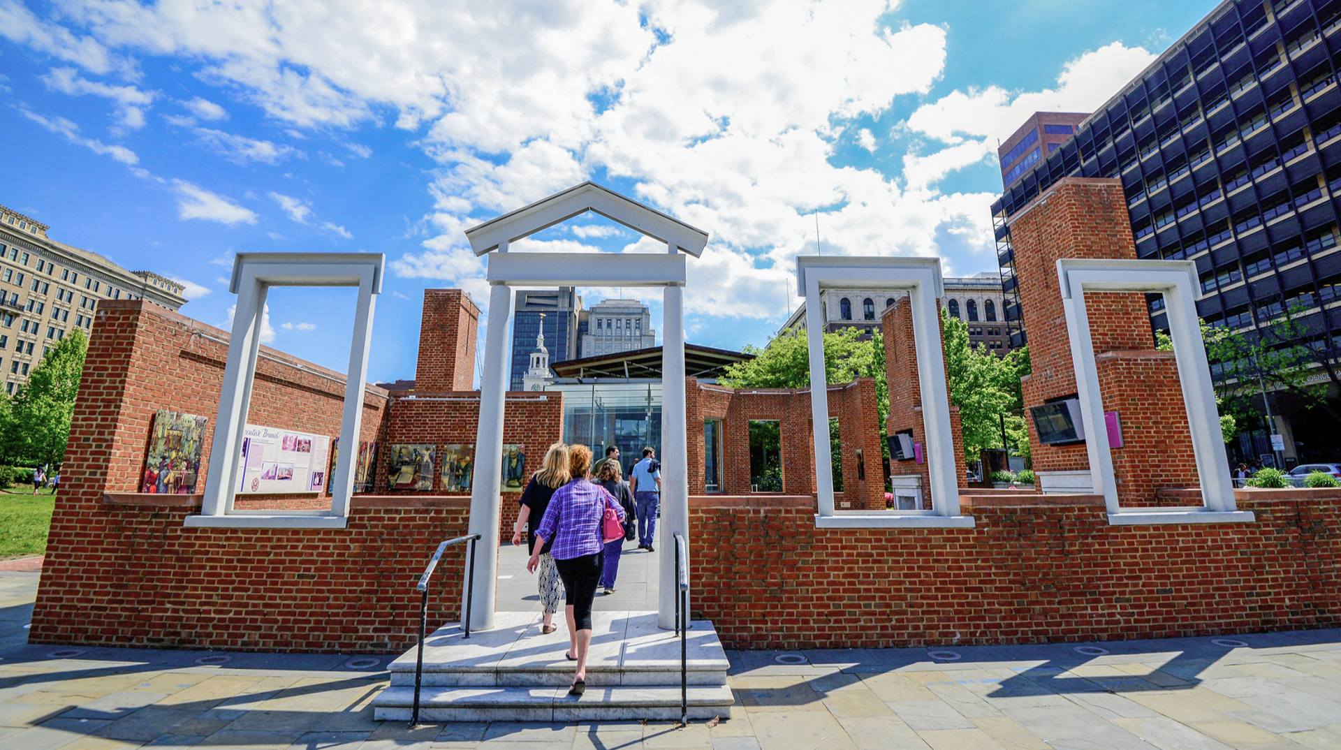 Суд у США зобов'язав повернути експозицію про рабство до будинку Вашингтона