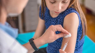 Чи можна вакцинуватися у спеку та мороз: у ЦГЗ розвінчали популярні міфи