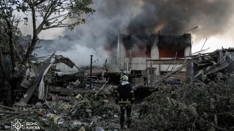 У Києві через обстріл загинула мати двох дітей, один із її синів – у важкому стані