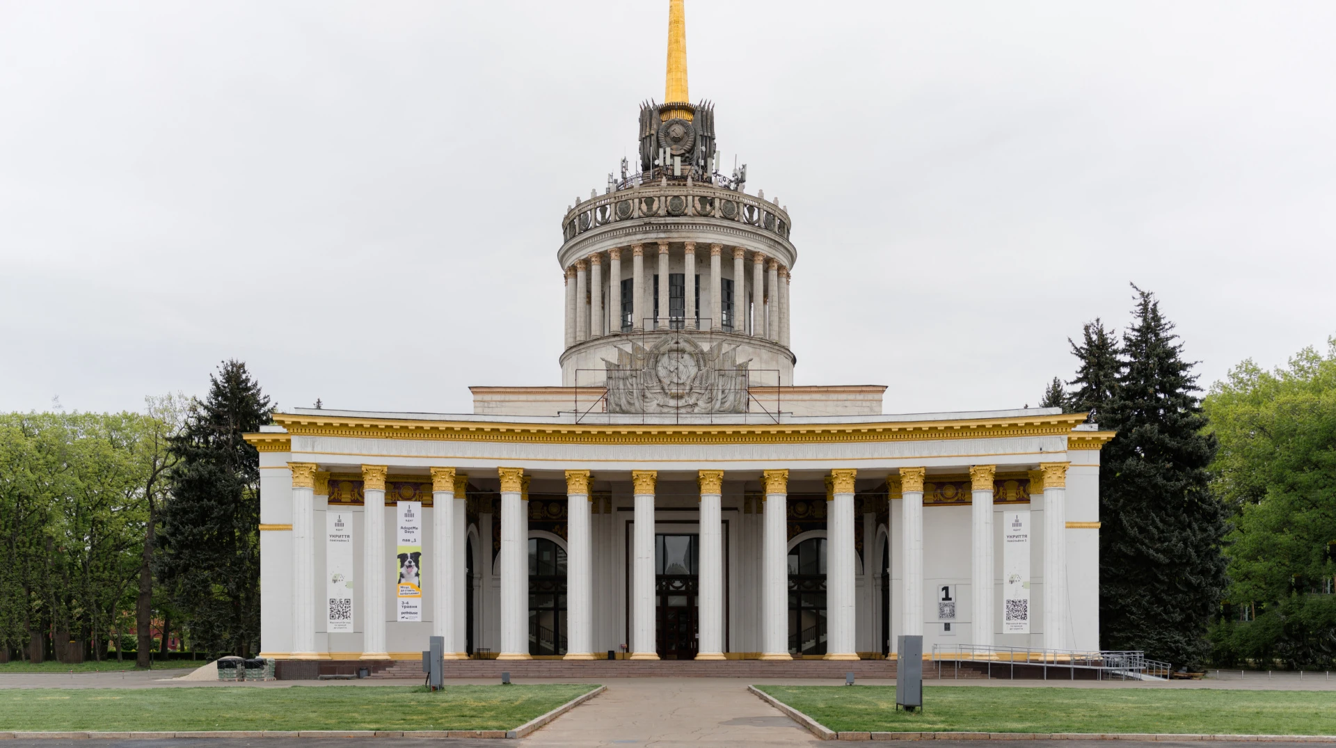 Між храмом і ярмарком: що ми (не) робимо з ВДНГ і яким він міг би стати. Розмова з дослідниками