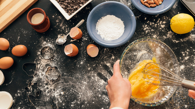 Вдома немає яєць? Дієтологиня радить 16 продуктів, які можуть їх замінити