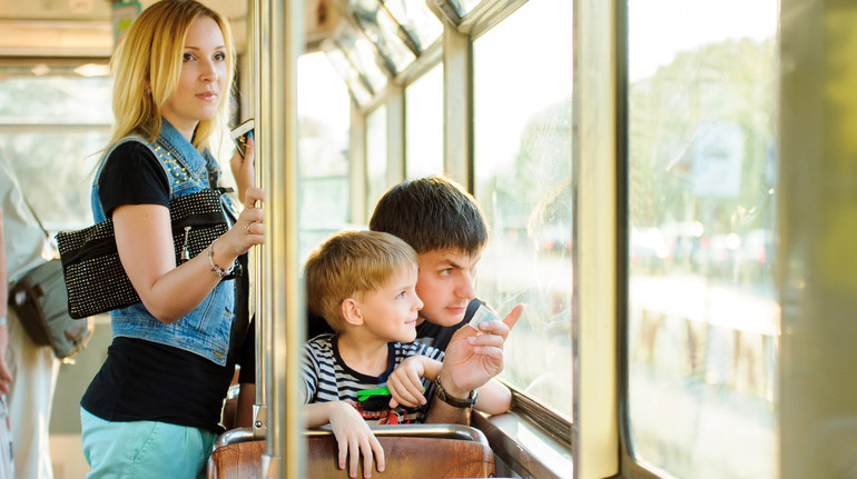 Хто має право на допомогу водія при посадці/висадці з громадського транспорту? Пояснення омбудсмена