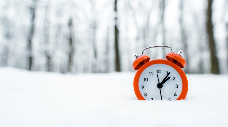 When to change the clocks to winter time this year and how to minimize harm to the body