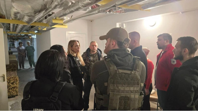 Місцеві називають це людським сафарі: під час візиту в Україну над Анджеліною Джолі пролітав дрон РФ