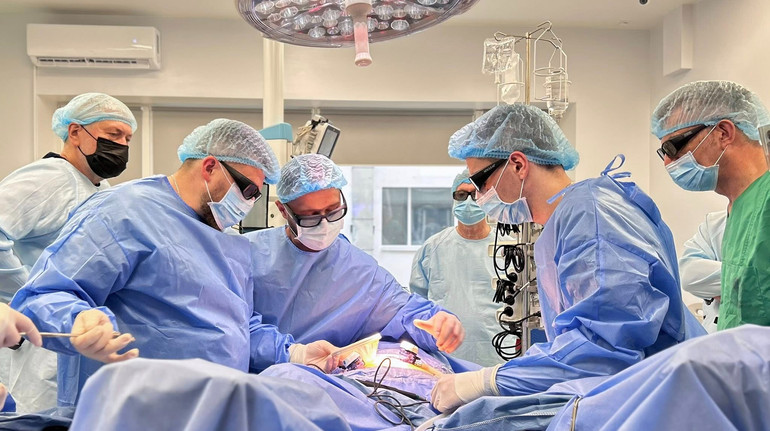 Рідкісний випадок у трансплантології: у Львові чоловік став донором печінки для дружини