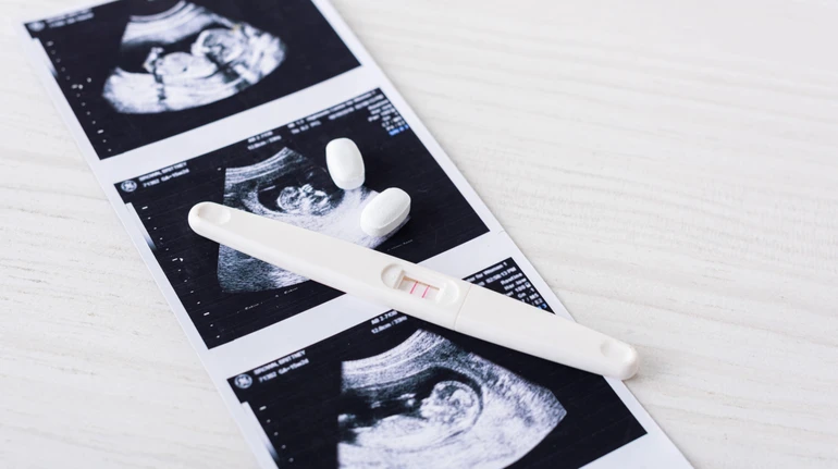 Дитина прожила годину: в США жінку звинуватили у вбивстві через нібито прийом таблетки для аборту