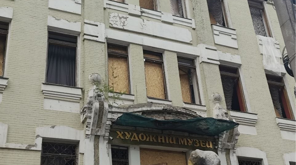 У Дніпрі вдруге пошкодили Художній музей російськими обстрілами