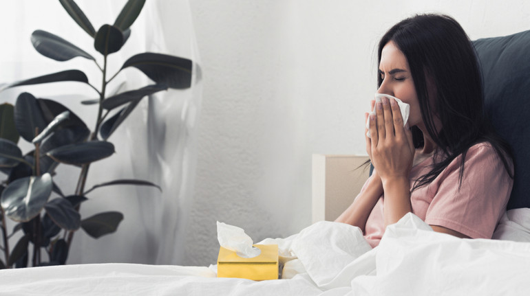Гравітація, запалення чи алергія? Чому вночі закладає ніс і як з цим боротися