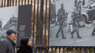 Виставку фотографа Олександра Глядєлова розмістили на огорожі МЗС Франції в Парижі