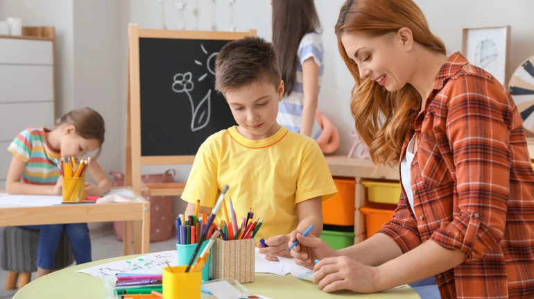 Рада дозволила засновникам закладів позашкільної освіти самостійно підвищувати зарплати працівникам