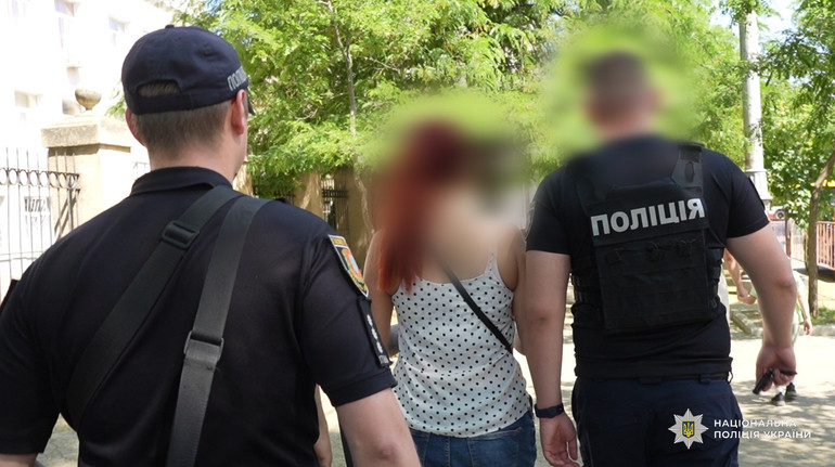 Пропонувала роботу за кордоном: в Одесі викрили жінку, яка продавала українок у сексуальне рабство