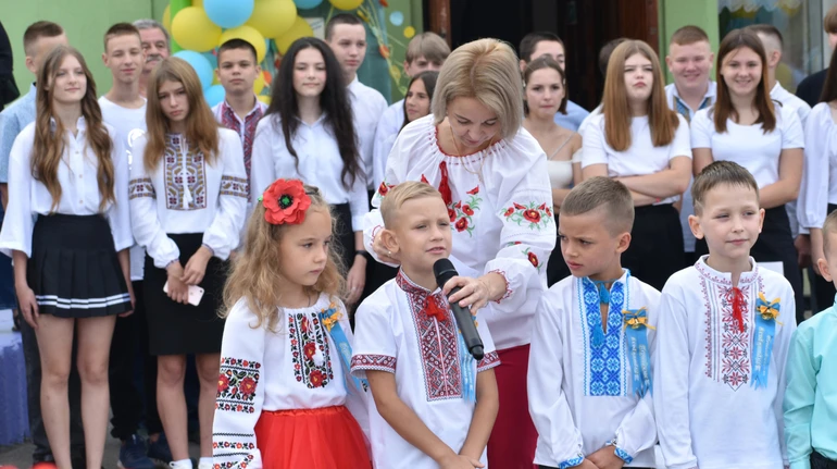 Освітня омбудсменка закликала заклади освіти відмовитися від масових святкувань 1 вересня