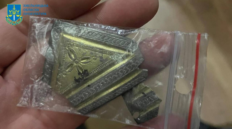 На Хмельниччині чоловік намагався продати через інтернет дорогоцінний артефакт