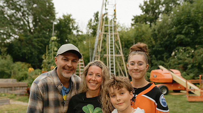 У США росте найвищий соняшник у світі: його виростив українець, який покинув країну ще підлітком