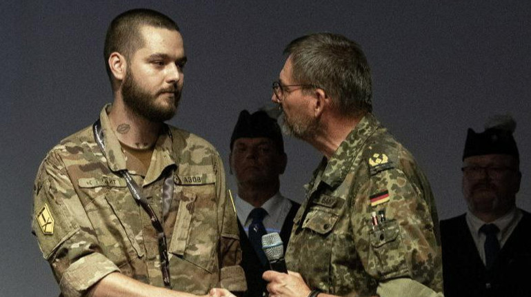 За унікальний порятунок побратима: бійця Азову визнали найкращим військовим медиком Європи