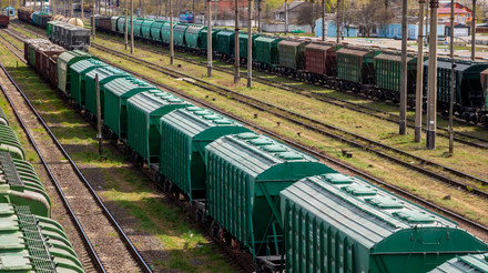 У Хмельницькому підлітка вразило струмом на вагоні потяга: його передали медикам