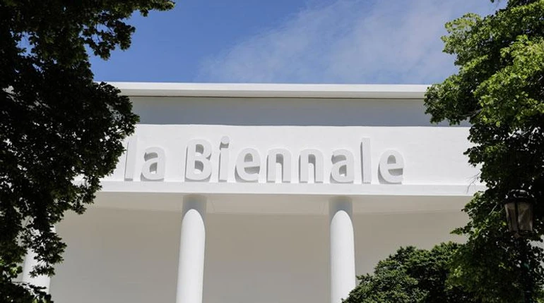 Журі Венеційської бієнале бойкотуватиме павільйони Росії та Ізраїлю
