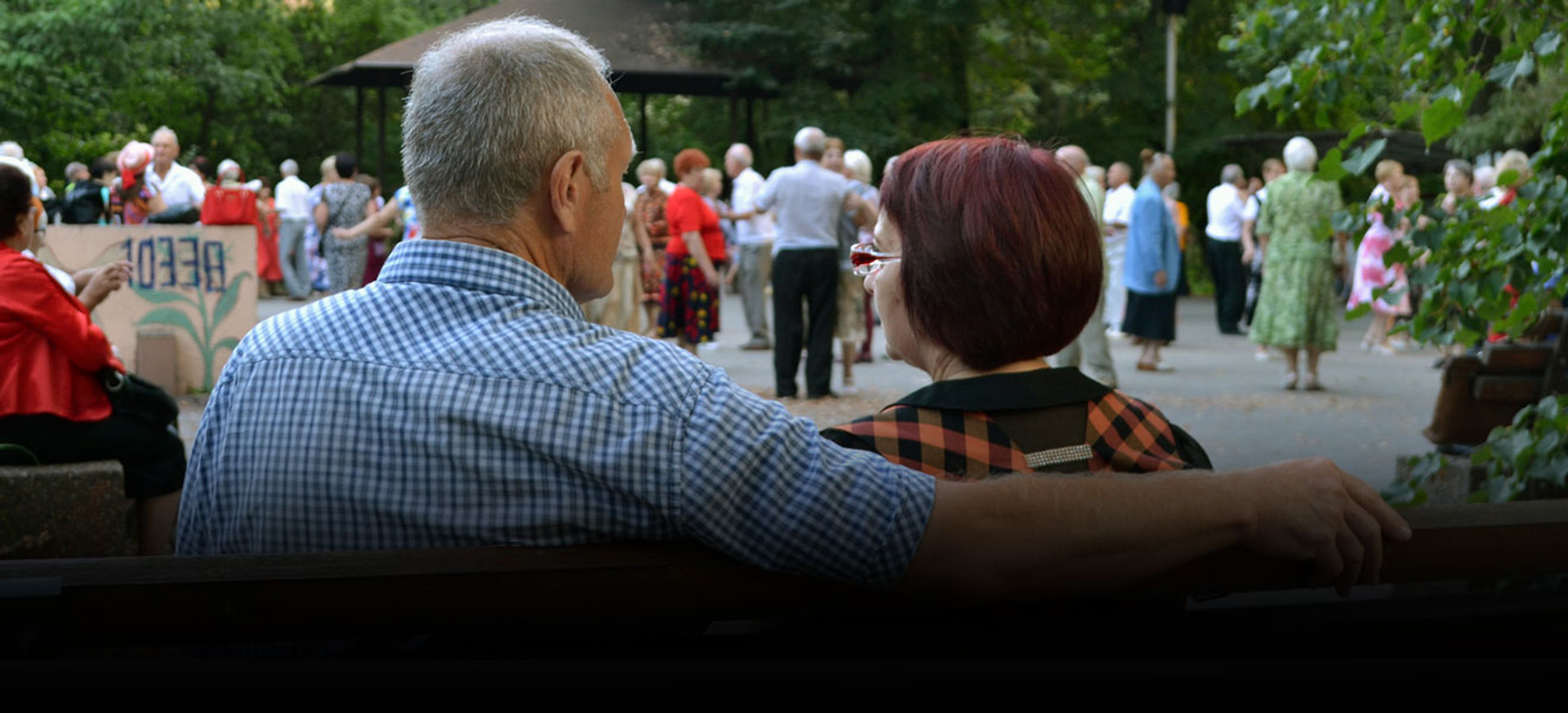 “Давно померла б, якби не танцювала”: як пенсіонери на Гідропарку знайшли час на себе