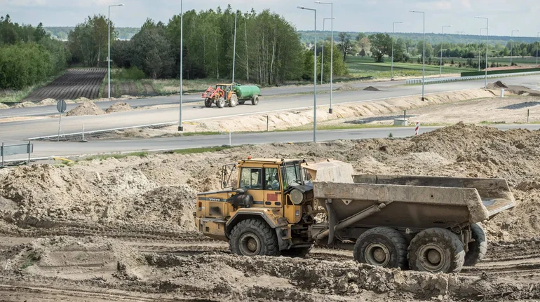 Кістки мамонта, могили і посуд: будівництво дороги у Польщі відкрило вченим 100 тисяч знахідок