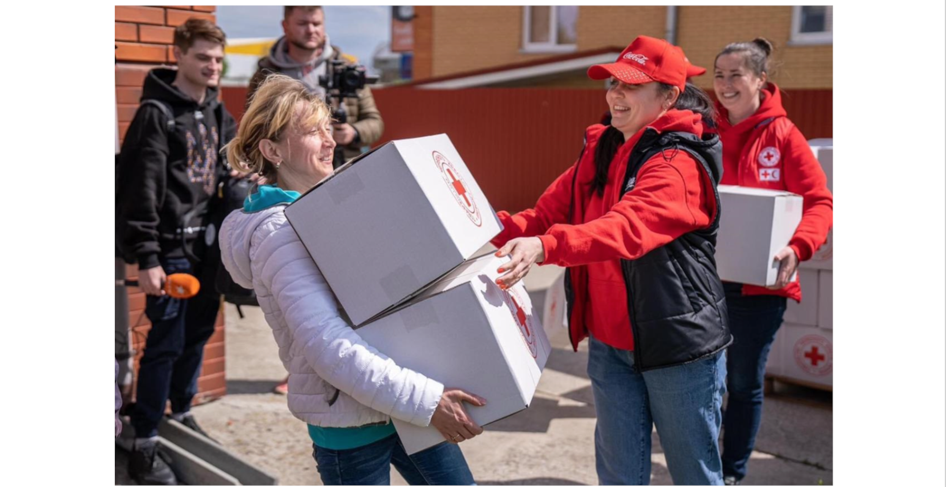Жителі деокупованої громади на Київщині отримали допомогу від Червоного Хреста України та Фундації Кока-Кола