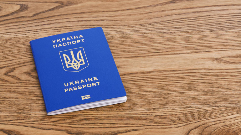 З якого віку дитина може мати закордонний паспорт і де його отримати: інструкція